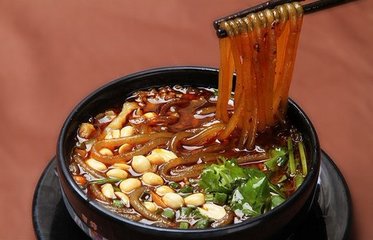 成都小吃肥腸粉搭配“鍋盔”，一個(gè)鍋盔3兩肉！