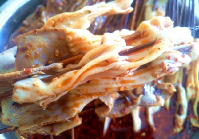 四川特色小吃，看起來(lái)很有油吃起來(lái)很香