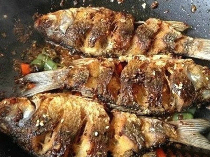 好吃到停不下筷子的香酥烤魚，做法簡單，少油少鹽，吃起來更健康