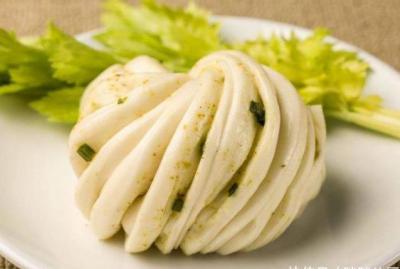 面食如此做才簡單，不發(fā)面、不用煮，比饅頭好吃，比花卷有嚼勁