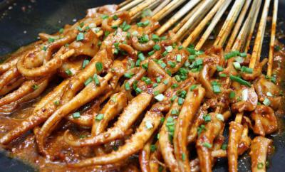 ?特色鐵板魷魚(yú)小吃培訓(xùn)哪里好？鐵板燒配方