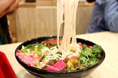 成都哪里可以學做花溪牛肉粉技術(shù)呢？師傅親自指導