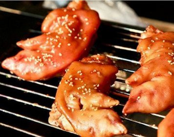 烤豬蹄技術(shù)培訓(xùn)中心哪家味道好？小吃培訓(xùn)學(xué)校