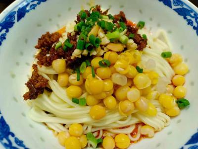 學(xué)重慶小面技能訓(xùn)練多少錢？對學(xué)員1對1教導(dǎo)