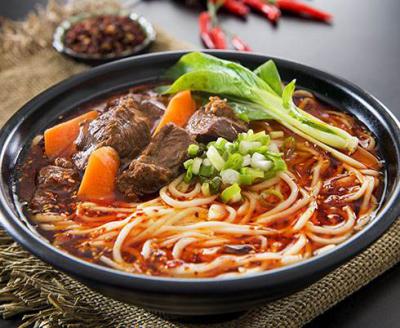 麻辣重慶小面技術(shù)培訓哪里靠譜？辣椒油調(diào)料制作