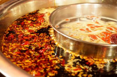 學(xué)正宗火鍋技能訓(xùn)練哪里比較好？成都火鍋培訓(xùn)學(xué)校