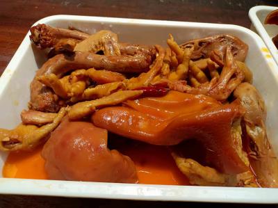 五香麻辣鹵菜培訓(xùn)中心哪家好？親自動(dòng)手操作