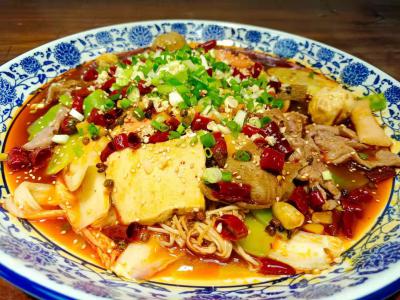 四川麻辣燙技術(shù)培訓(xùn)多少錢？重點(diǎn)學(xué)習(xí)掌握穿串手法