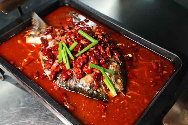 成都學(xué)燒烤烤魚哪里有培訓(xùn)班？成都烤魚培訓(xùn)多少錢？