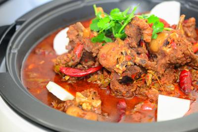 刷刷鍋技術(shù)培訓(xùn)哪里好？成都蜀味緣培訓(xùn)學(xué)校，助您開啟餐飲致富路！