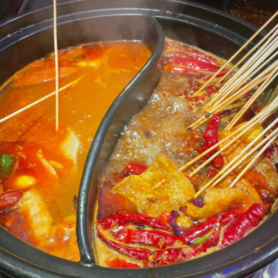 麻辣燙串串香培訓(xùn)多少錢(qián)？蜀味緣餐飲培訓(xùn)學(xué)校詳解費(fèi)用與價(jià)值