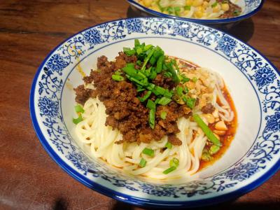 雜醬面技術(shù)培訓(xùn)哪家專業(yè)？蜀味緣面食培訓(xùn)學(xué)校深度解析