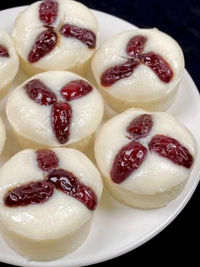 正宗發(fā)糕技術(shù)培訓(xùn)班多少錢？蜀味緣培訓(xùn)學(xué)校費(fèi)用詳解